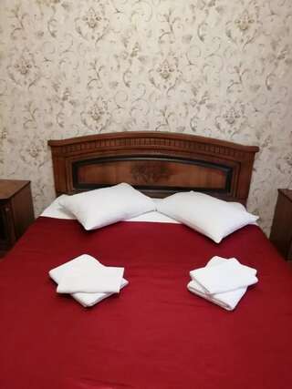 Гостевой дом Mini-hotel Yanson 2 Гагра Люкс с видом на горы-2